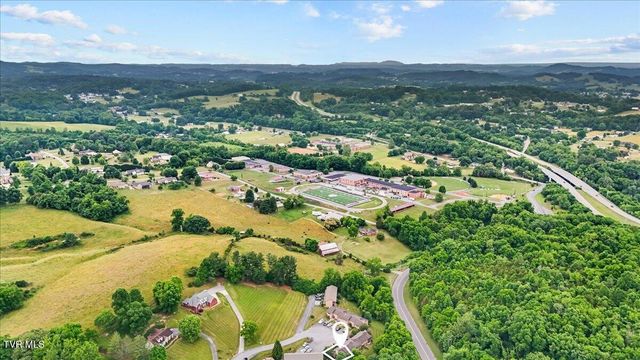 660 Fox Meadow Road Apt 8, Elizabethton, TN 37643
