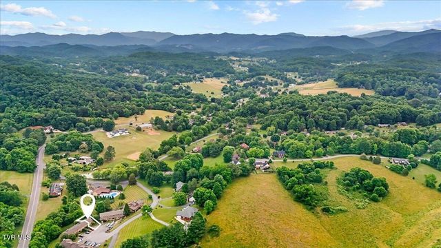 660 Fox Meadow Road Apt 8, Elizabethton, TN 37643