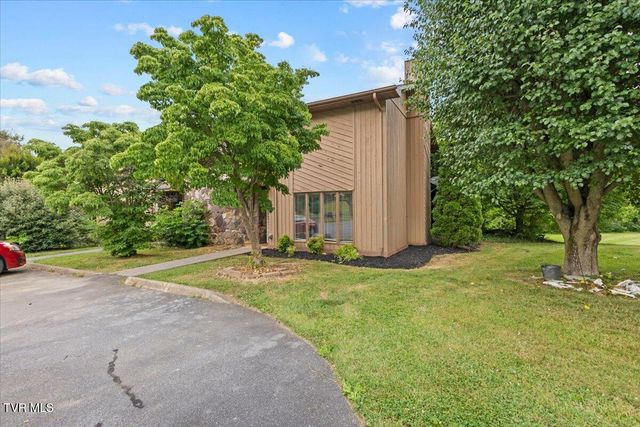 660 Fox Meadow Road Apt 8, Elizabethton, TN 37643