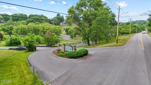 660 Fox Meadow Road Apt 8, Elizabethton, TN 37643