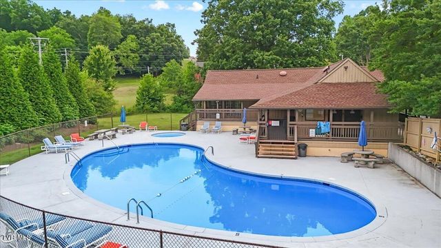 660 Fox Meadow Road Apt 8, Elizabethton, TN 37643