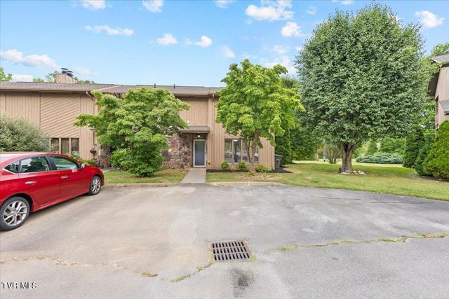 660 Fox Meadow Road Apt 8, Elizabethton, TN 37643