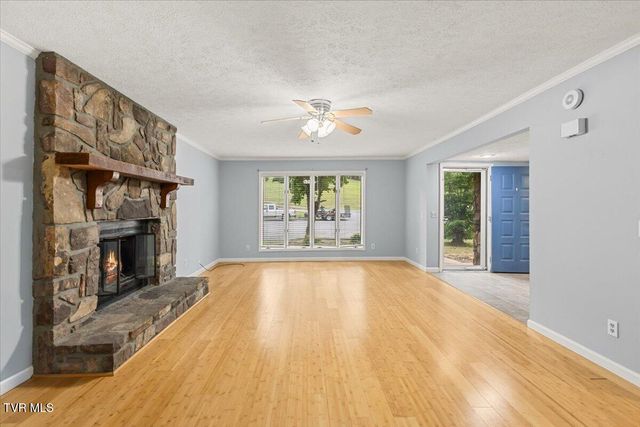 660 Fox Meadow Road Apt 8, Elizabethton, TN 37643