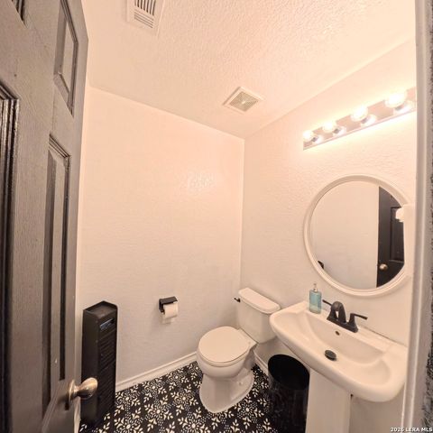 611 Sanderling, San Antonio, TX 78245