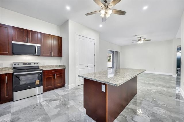 1853 Della DR, Naples, FL 34117