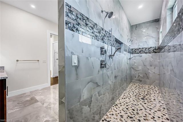 1853 Della DR, Naples, FL 34117