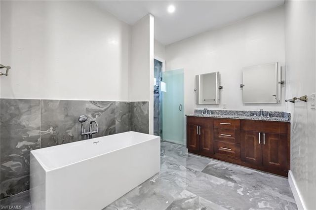 1853 Della DR, Naples, FL 34117