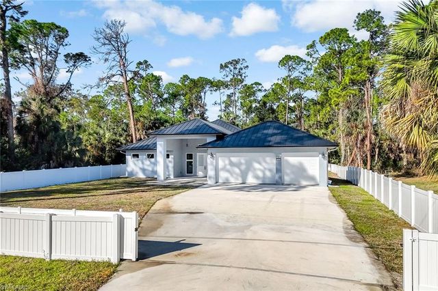 1853 Della DR, Naples, FL 34117