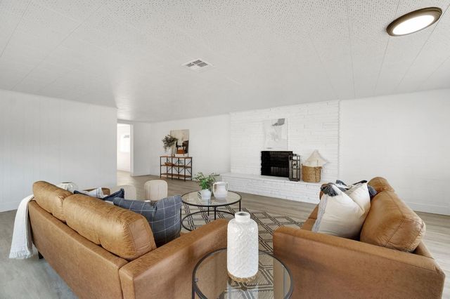 2819 E Tyler Avenue, Fresno, CA 93701