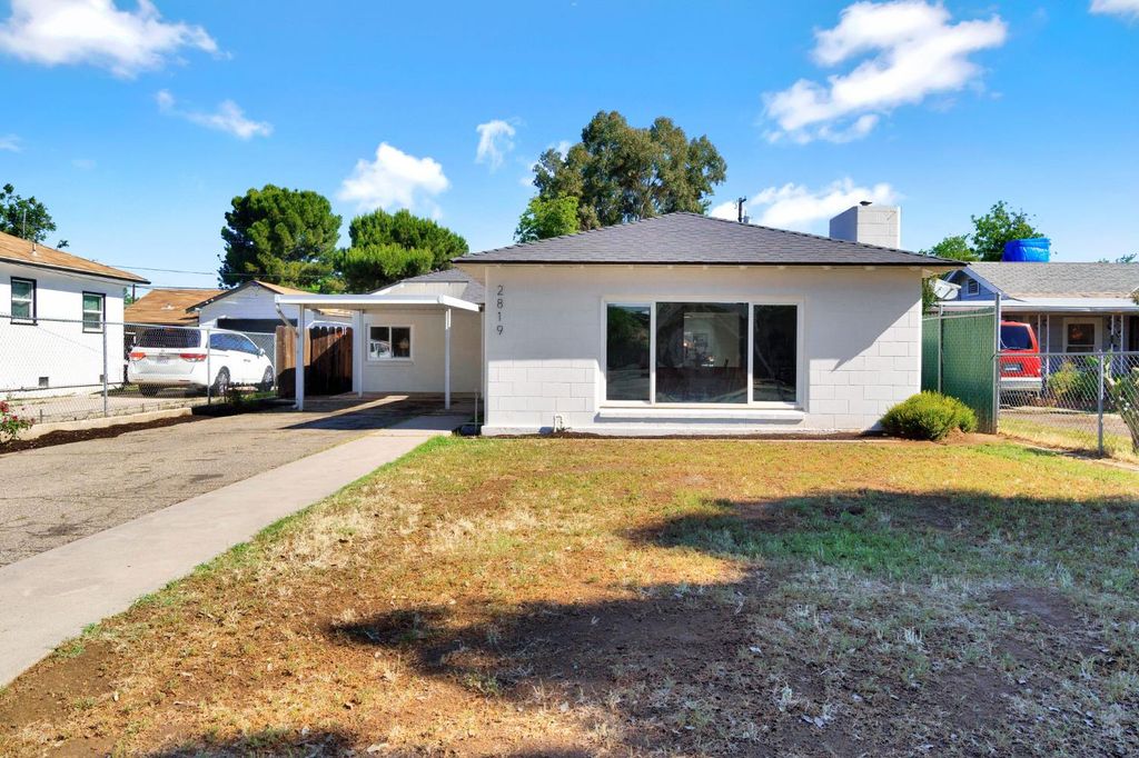Image 1 of property listing at 2819 E Tyler Avenue, Fresno, CA 93701