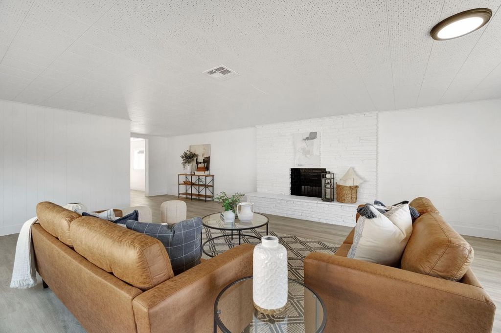 Image 12 of property listing at 2819 E Tyler Avenue, Fresno, CA 93701