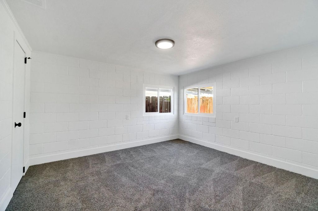 Image 25 of property listing at 2819 E Tyler Avenue, Fresno, CA 93701