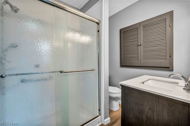 204 Grove Avenue, Cuyahoga Falls, OH 44221