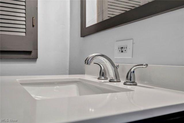 204 Grove Avenue, Cuyahoga Falls, OH 44221