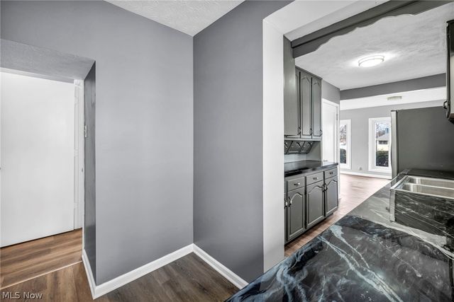 204 Grove Avenue, Cuyahoga Falls, OH 44221