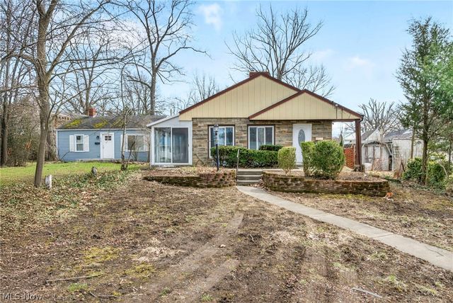 204 Grove Avenue, Cuyahoga Falls, OH 44221