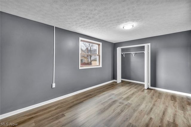 204 Grove Avenue, Cuyahoga Falls, OH 44221