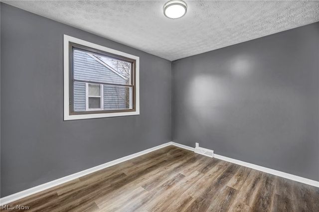 204 Grove Avenue, Cuyahoga Falls, OH 44221