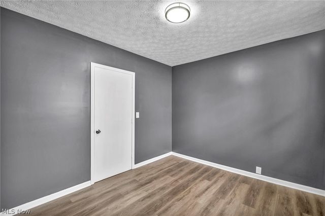 204 Grove Avenue, Cuyahoga Falls, OH 44221