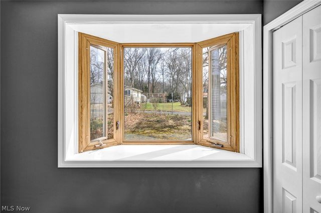 204 Grove Avenue, Cuyahoga Falls, OH 44221