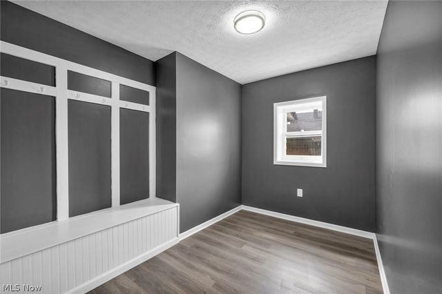 204 Grove Avenue, Cuyahoga Falls, OH 44221