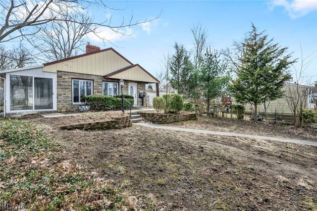 204 Grove Avenue, Cuyahoga Falls, OH 44221