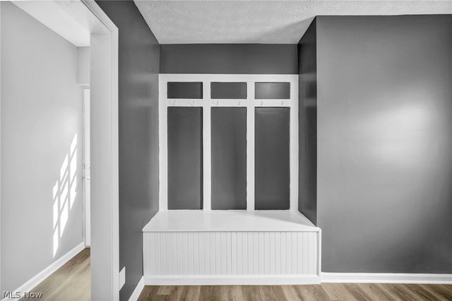 204 Grove Avenue, Cuyahoga Falls, OH 44221