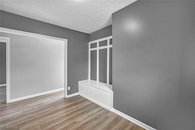 204 Grove Avenue, Cuyahoga Falls, OH 44221