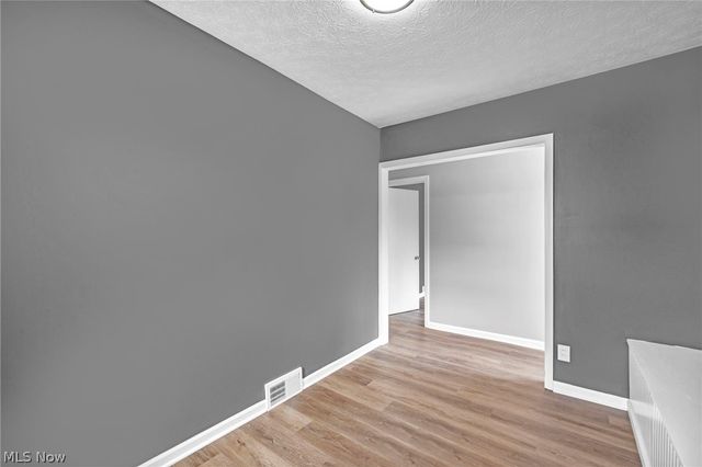 204 Grove Avenue, Cuyahoga Falls, OH 44221