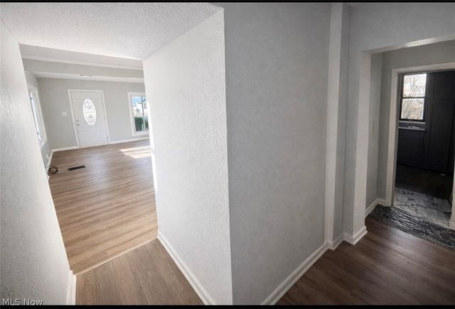 204 Grove Avenue, Cuyahoga Falls, OH 44221