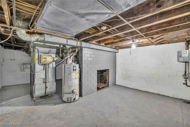 204 Grove Avenue, Cuyahoga Falls, OH 44221