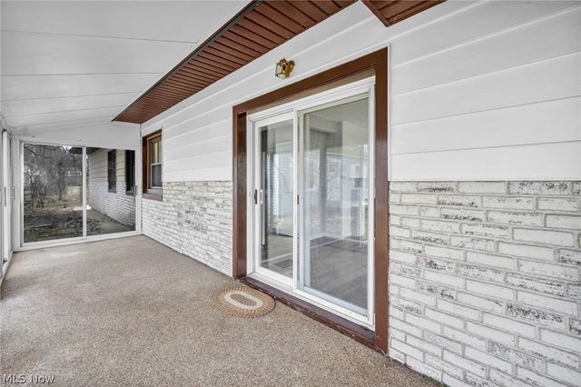 204 Grove Avenue, Cuyahoga Falls, OH 44221