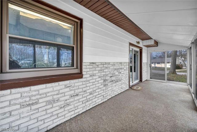 204 Grove Avenue, Cuyahoga Falls, OH 44221