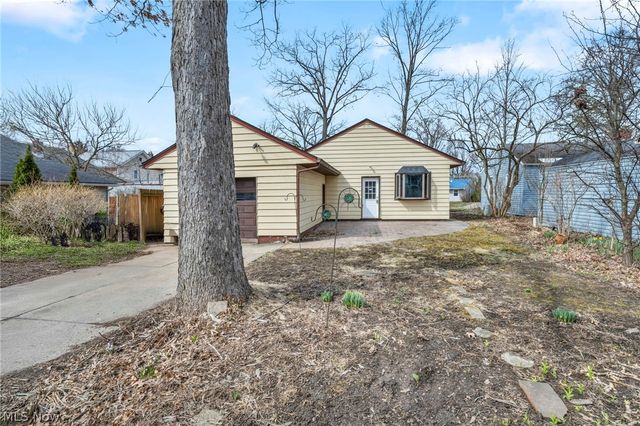 204 Grove Avenue, Cuyahoga Falls, OH 44221