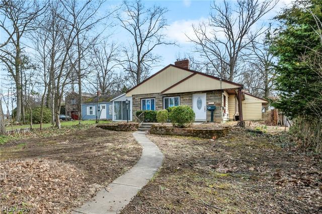 204 Grove Avenue, Cuyahoga Falls, OH 44221