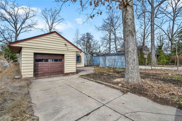 204 Grove Avenue, Cuyahoga Falls, OH 44221