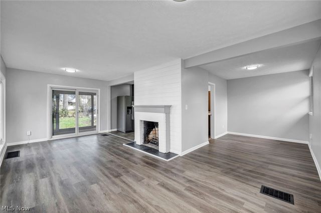 204 Grove Avenue, Cuyahoga Falls, OH 44221