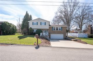 15 Deerfield Dr, Hempfield Twp, PA 15601