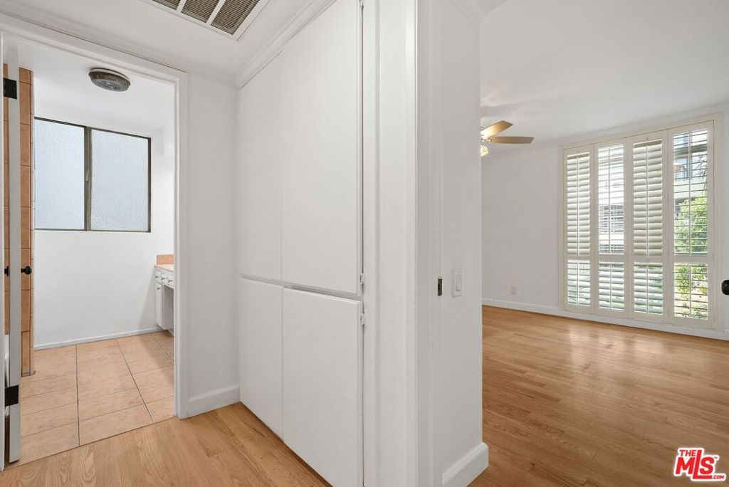 Image 17 of property listing at 7270 Hillside Avenue 302, Los Angeles, CA 90046