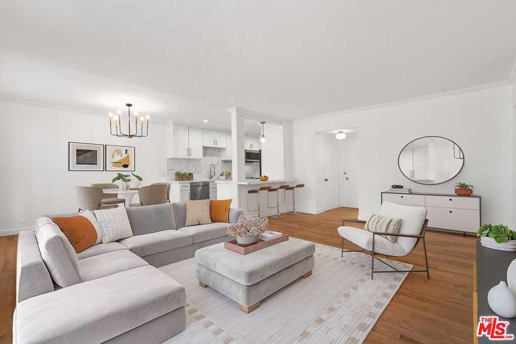 Image 2 of property listing at 7270 Hillside Avenue 302, Los Angeles, CA 90046