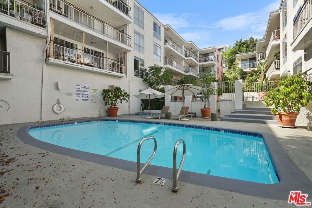 Image 24 of property listing at 7270 Hillside Avenue 302, Los Angeles, CA 90046