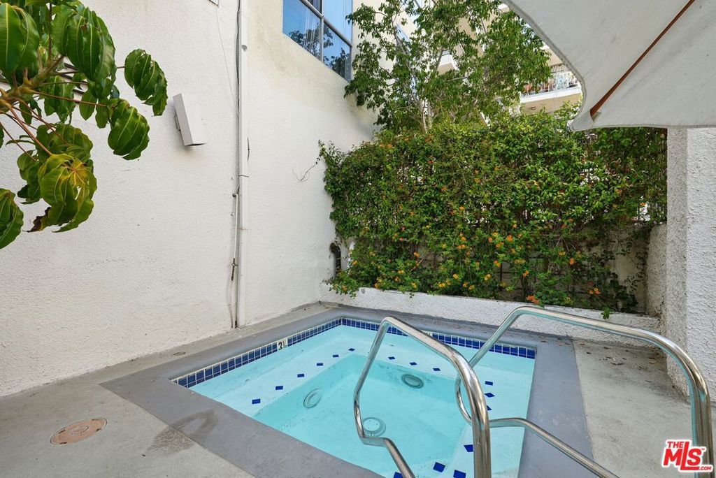 Image 26 of property listing at 7270 Hillside Avenue 302, Los Angeles, CA 90046