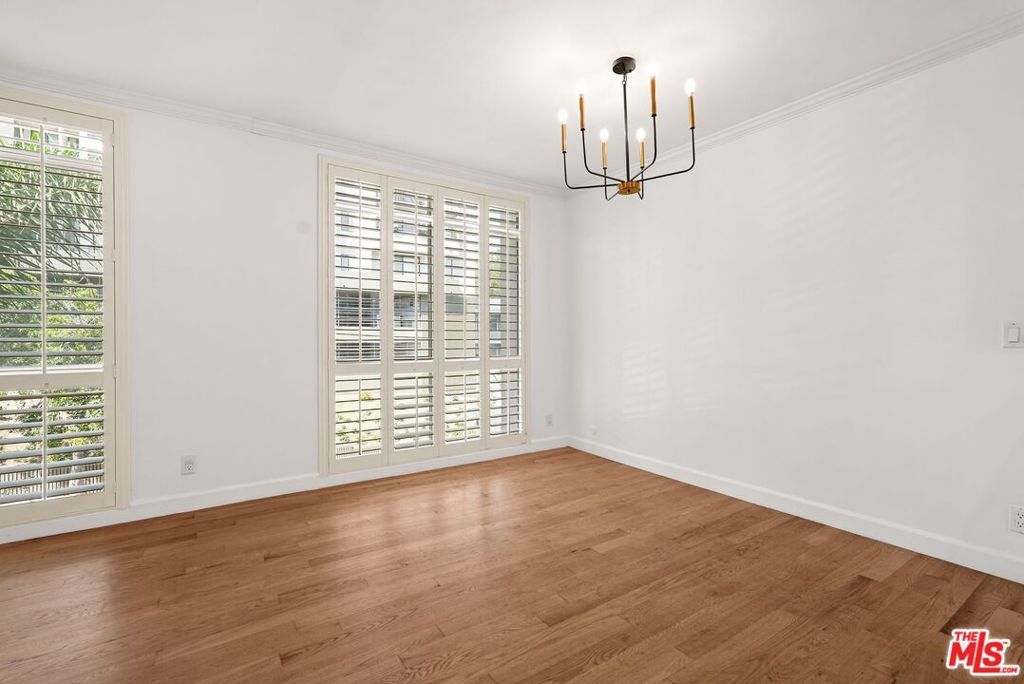 Image 8 of property listing at 7270 Hillside Avenue 302, Los Angeles, CA 90046