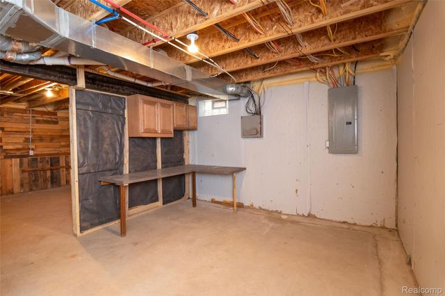 616 Superior Boulevard, Wyandotte, MI 48192