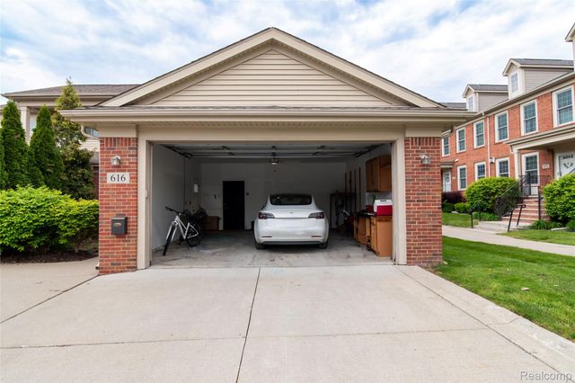 616 Superior Boulevard, Wyandotte, MI 48192