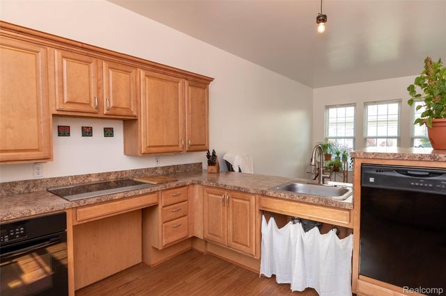 616 Superior Boulevard, Wyandotte, MI 48192