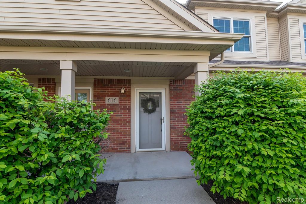 616 Superior Boulevard, Wyandotte, MI 48192