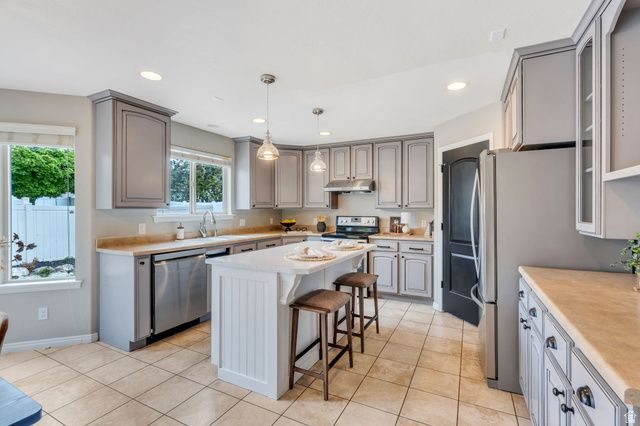 10552 S CREST HAVEN CT, South Jordan, UT 84095