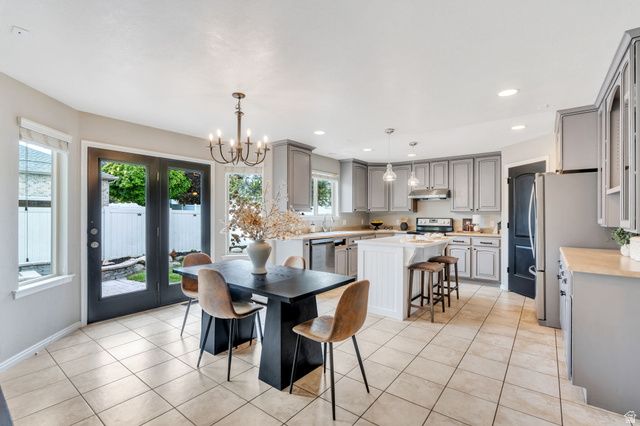 10552 S CREST HAVEN CT, South Jordan, UT 84095