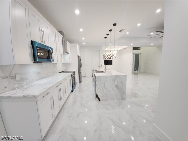 3983 33rd AVE NE, Naples, FL 34120